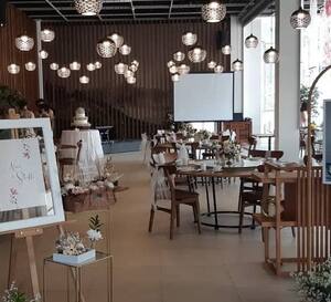 Bir Restoranda Sandalye